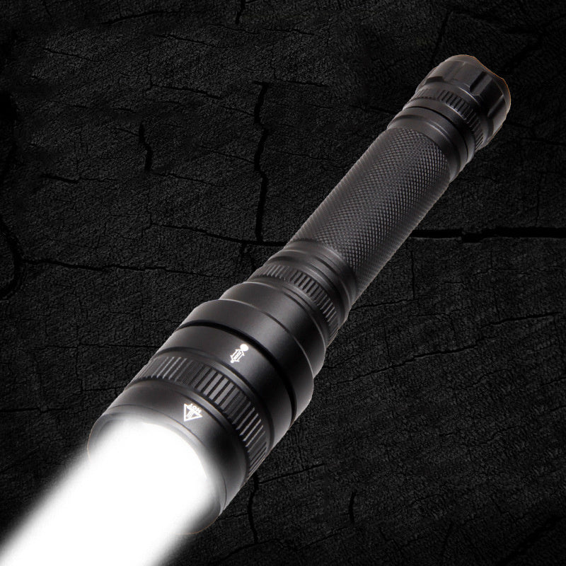 Strong light long rang flashlight