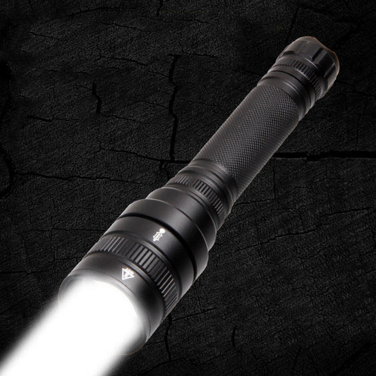 Strong light long rang flashlight